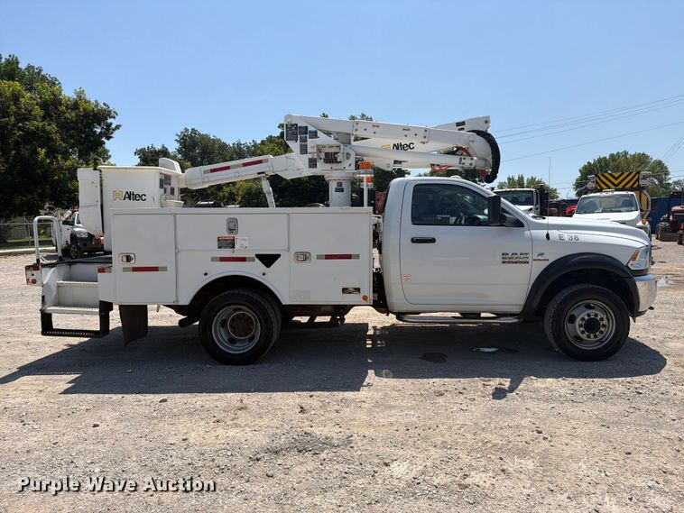 2017 RAM 5500 Bucket Truck - photo 4