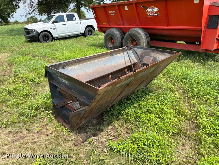 Edge SSB72 Skid Steer Side Discharge Bucket - photo 3