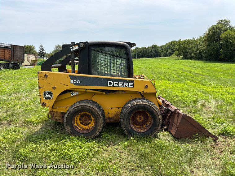 2005 John Deere 320 Skid Steer Loader - photo 4
