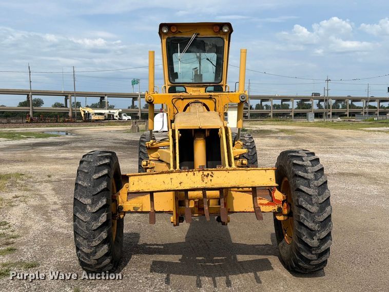 1983 John Deere 570A Motor Grader - photo 2