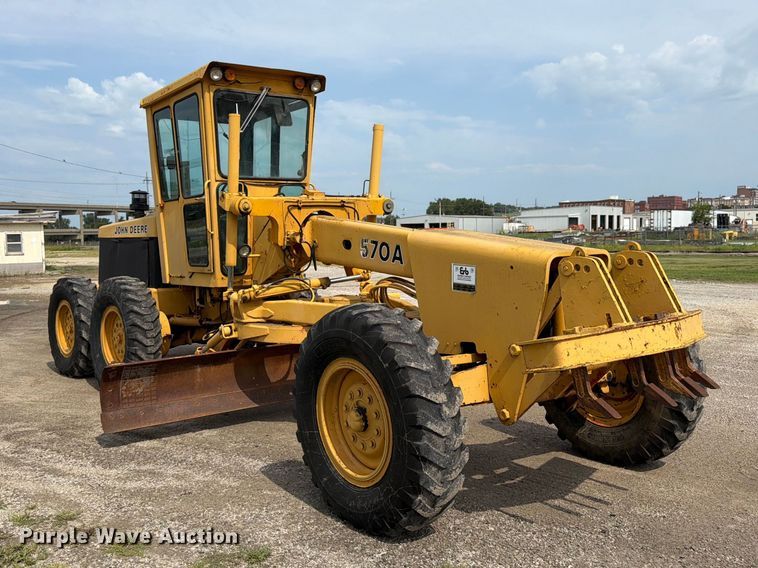 1983 John Deere 570A Motor Grader - photo 3