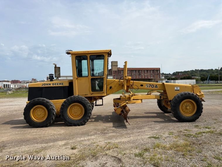1983 John Deere 570A Motor Grader - photo 4