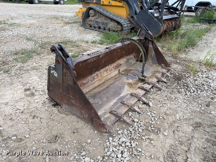 Bobcat 4-In-1 Skid Steer Bucket - photo 3