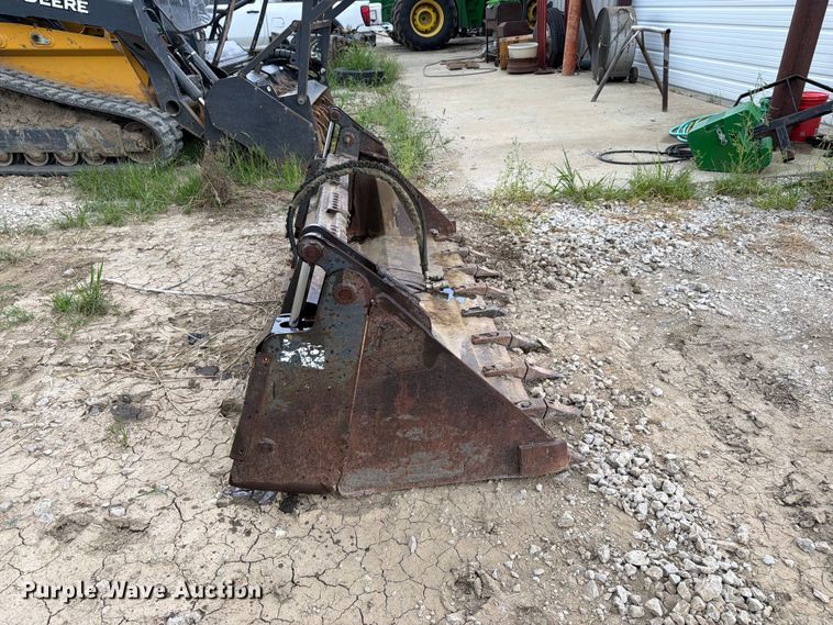 Bobcat 4-In-1 Skid Steer Bucket - photo 4