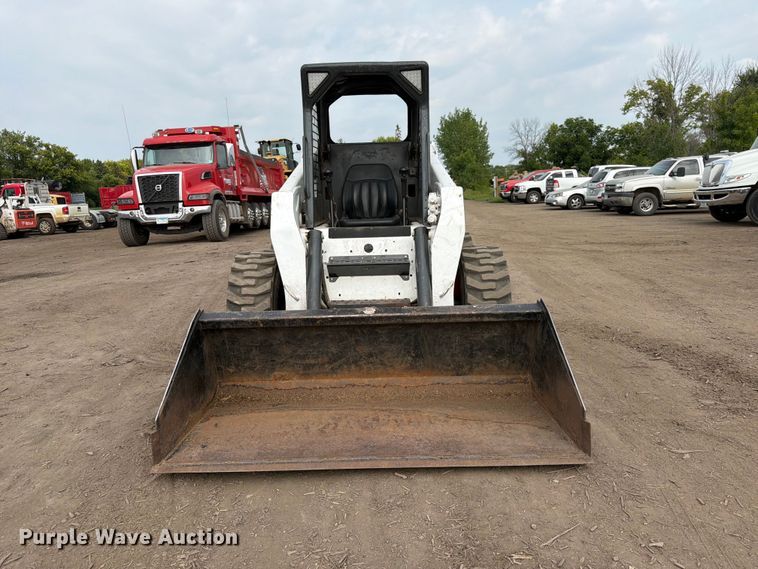 2005 Bobcat S220 Skid Steer Loader - photo 2