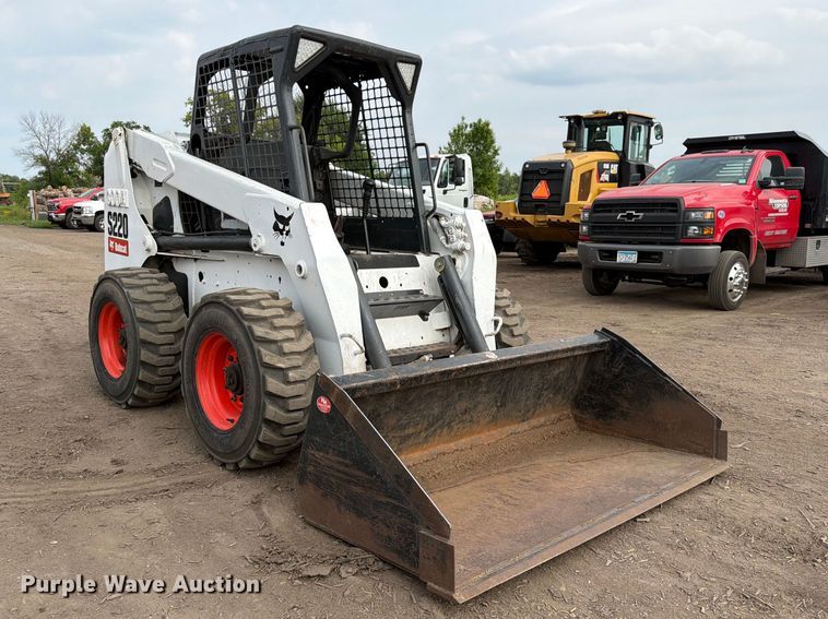 2005 Bobcat S220 Skid Steer Loader - photo 3
