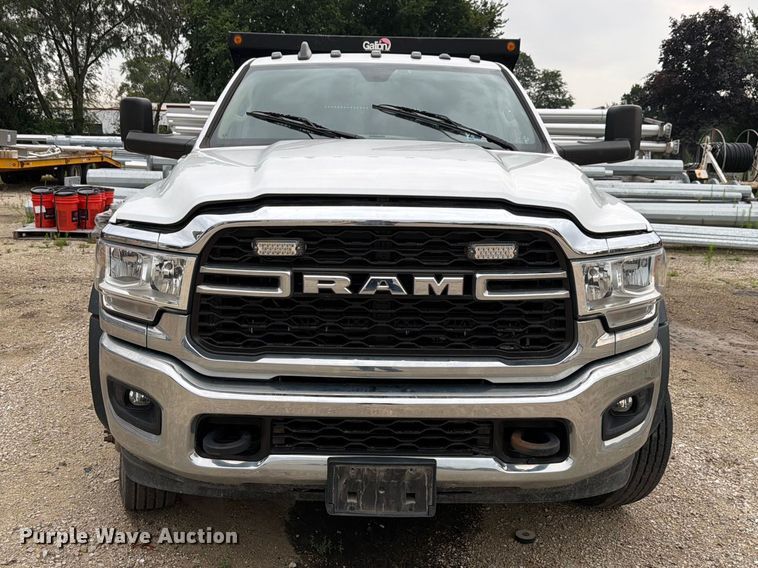 2020 RAM 5500 Crew Cab Dump Truck - photo 2