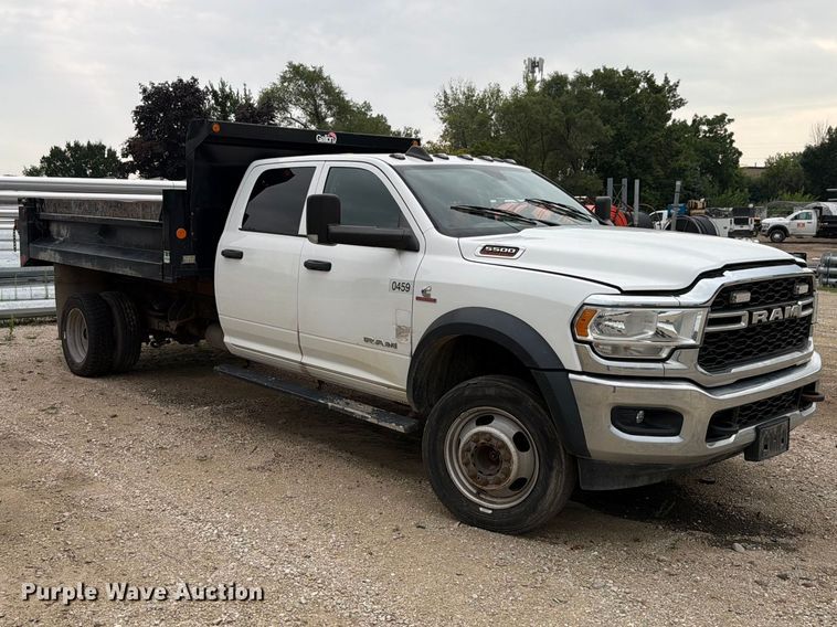 2020 RAM 5500 Crew Cab Dump Truck - photo 3