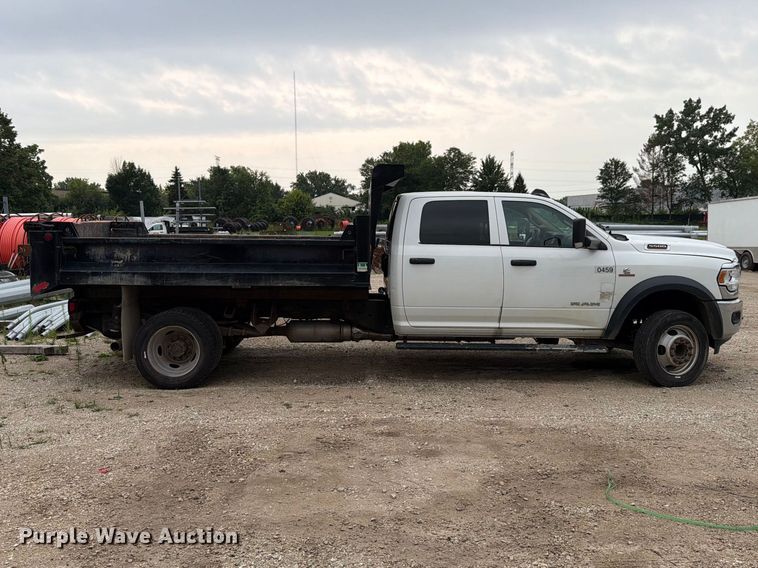 2020 RAM 5500 Crew Cab Dump Truck - photo 4