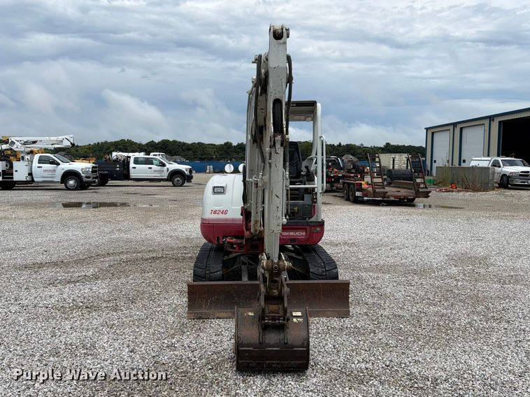 2015 Takeuchi TB240 Mini Excavator - photo 2