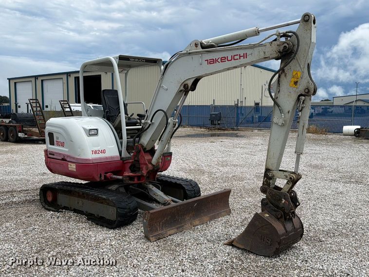 2015 Takeuchi TB240 Mini Excavator - photo 3