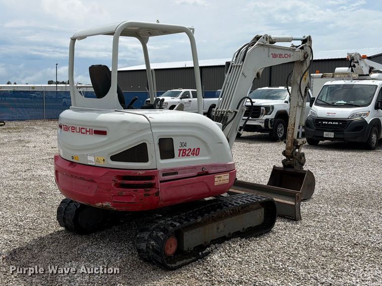 2015 Takeuchi TB240 Mini Excavator - photo 5