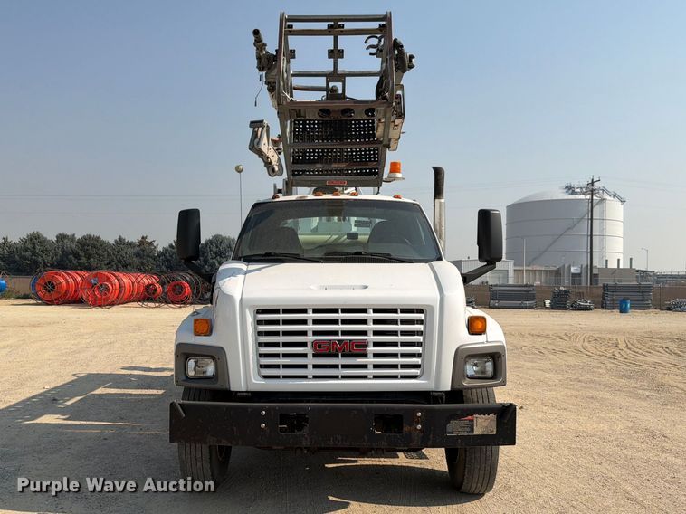 2009 GMC C8500 Bucket Truck - photo 2