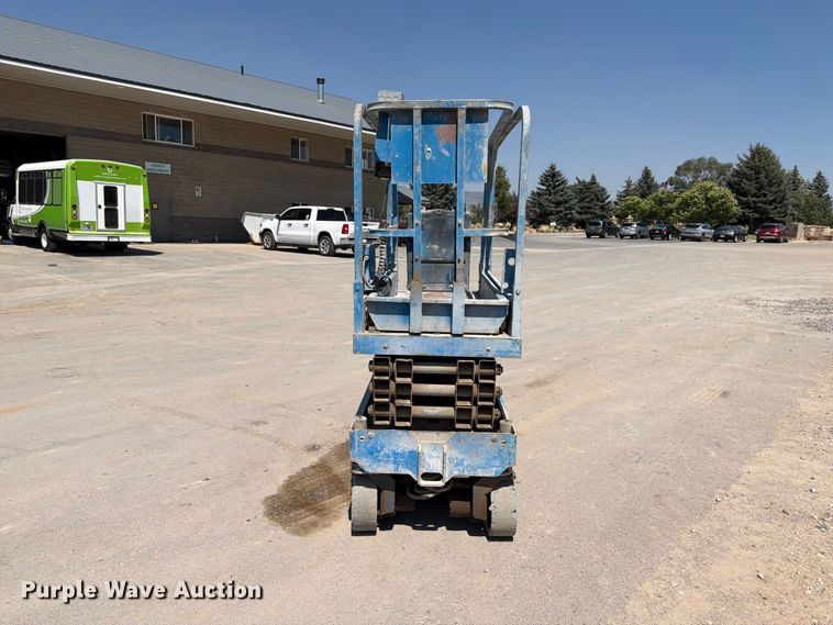 2008 Genie GS-1930 Scissor Lift - photo 2