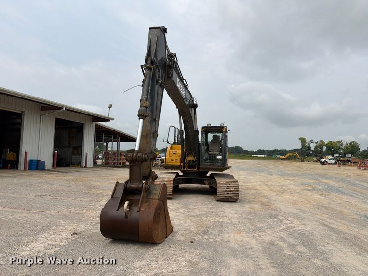 2017 John Deere 210G Excavator - photo 2