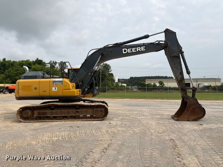 2017 John Deere 210G Excavator - photo 4