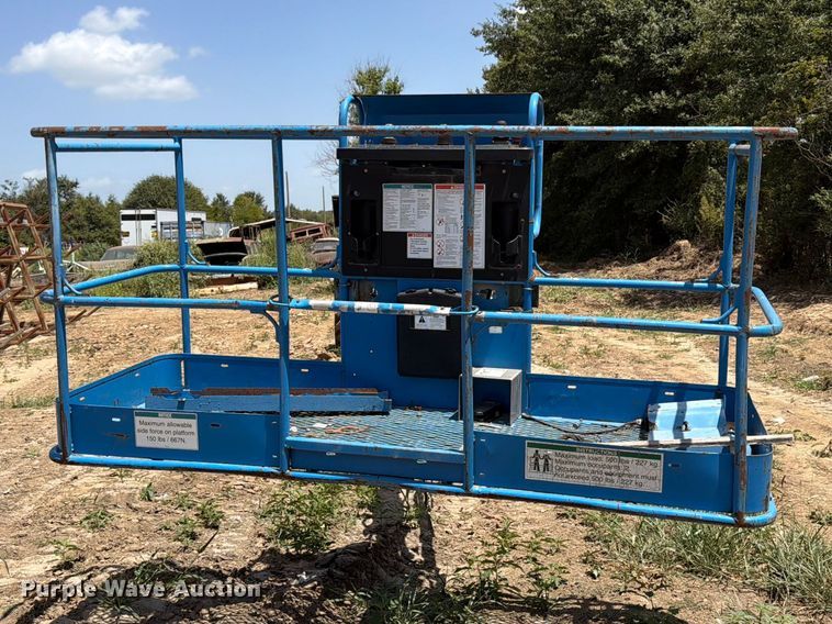 2000 Genie S-125 Boom Lift - photo 2
