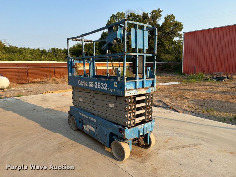 2008 Genie GS-3232 Scissor Lift - photo 3