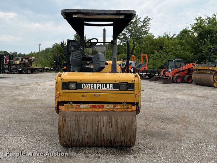 2004 Caterpillar CB-434D Double Drum Vibratory Roller - photo 2