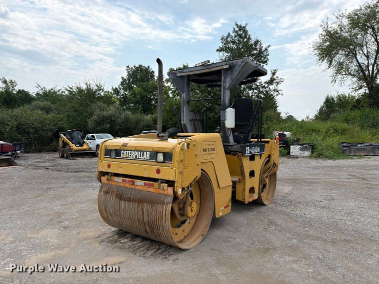 2004 Caterpillar CB-434D Double Drum Vibratory Roller - photo 5