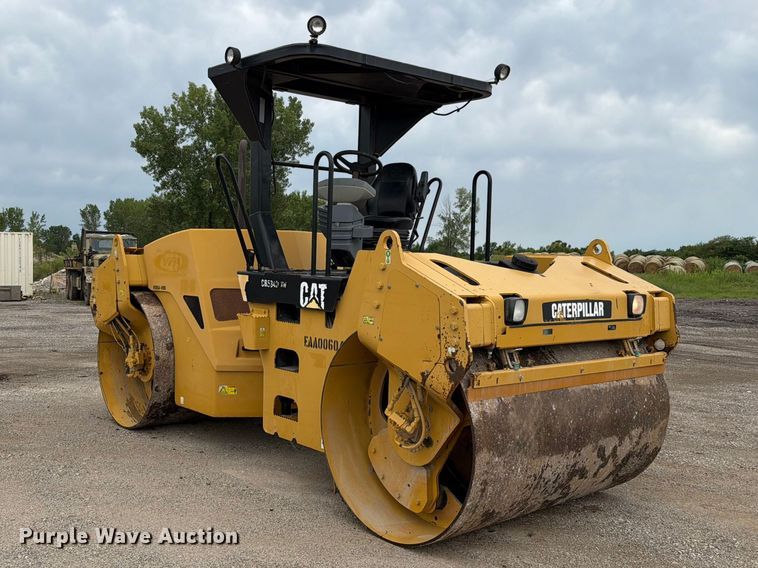 2007 Caterpillar CB-534D XW Double Drum Vibratory Roller - photo 3
