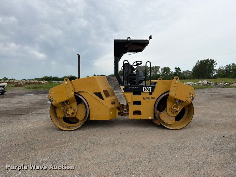 2007 Caterpillar CB-534D XW Double Drum Vibratory Roller - photo 4