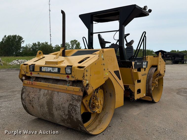 2007 Caterpillar CB-534D XW Double Drum Vibratory Roller - photo 5