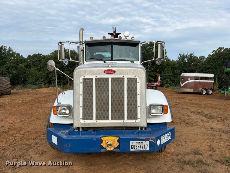 2011 Peterbilt 367 Crane Truck - photo 2