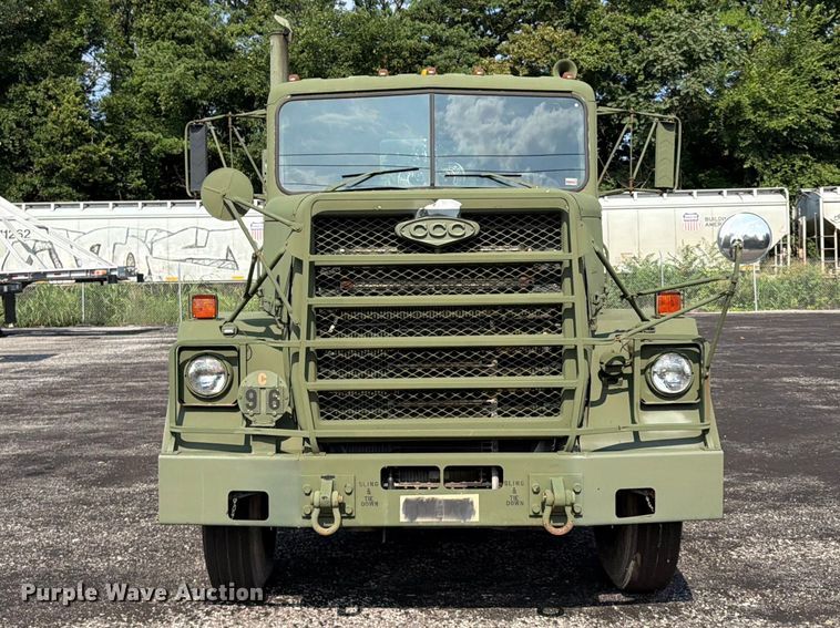 1990 AM General M915A1 - photo 2