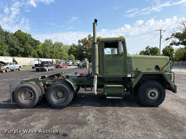 1990 AM General M915A1 - photo 4