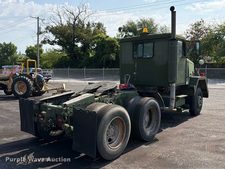 1990 AM General M915A1 - photo 5