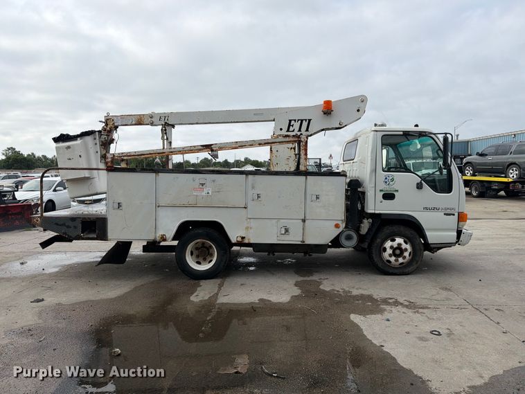 2002 Chevrolet W4500 Bucket Truck - photo 4
