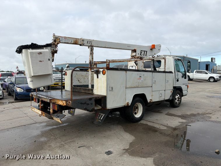 2002 Chevrolet W4500 Bucket Truck - photo 5