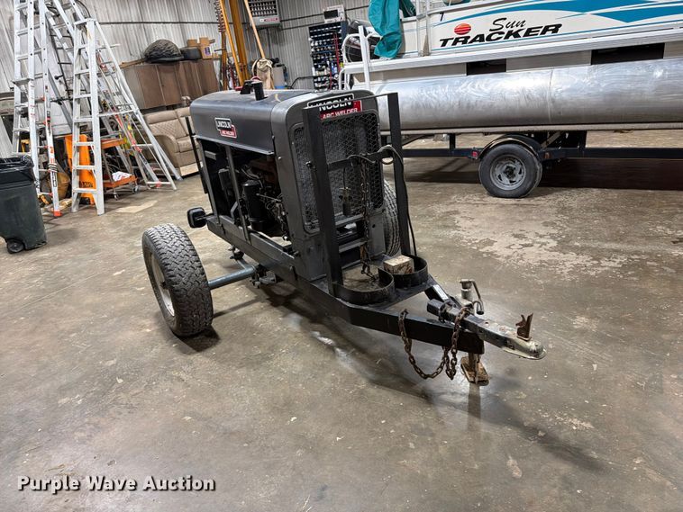 Lincoln Electric SA200 Welder - photo 3