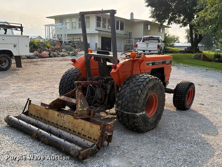 Kubota M4050 Tractor - photo 5