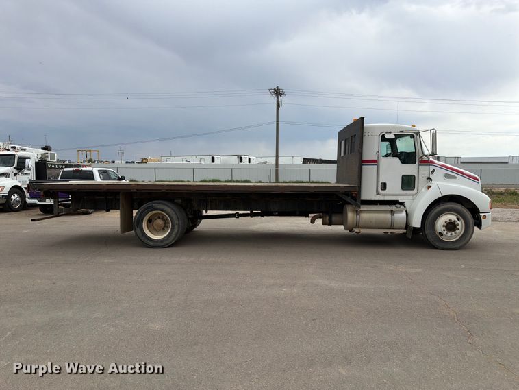 2006 Kenworth T300 Flatbed Truck - photo 4