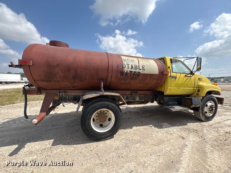 1997 GMC C7 Water Truck - photo 4