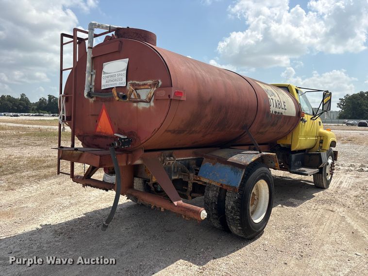 1997 GMC C7 Water Truck - photo 5