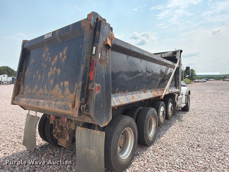 2018 Peterbilt 567 Dump Truck - photo 5