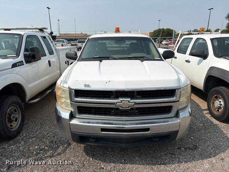 2007 Chevrolet Silverado 2500HD Crew Cab Pickup Truck - photo 2