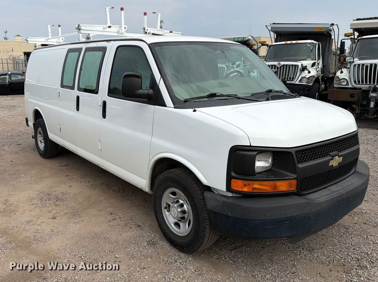 2015 Chevrolet Express 2500 Van - photo 3