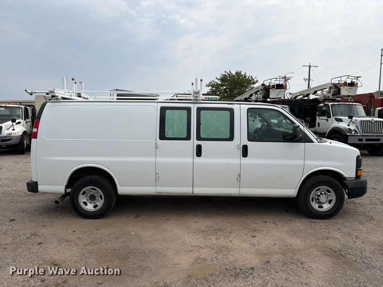 2015 Chevrolet Express 2500 Van - photo 4