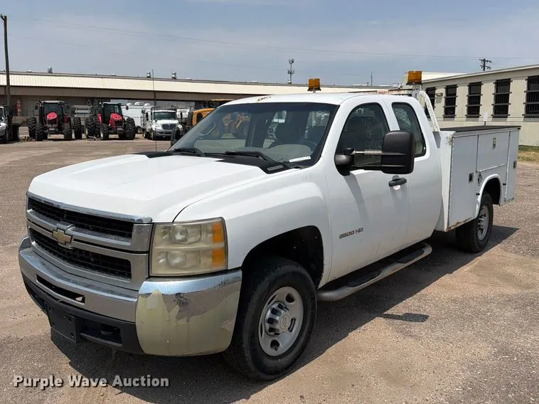 2010 Chevrolet Silverado 2500HD Ext. Cab Utility Bed Pickup Truck