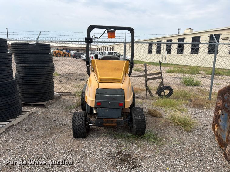 2015 Hustler 3700 Lawn Mower - photo 3