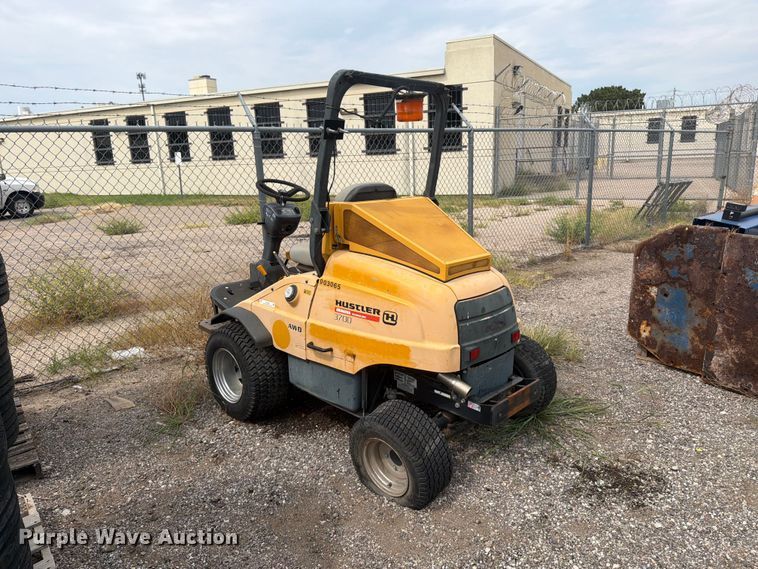 2015 Hustler 3700 Lawn Mower - photo 4