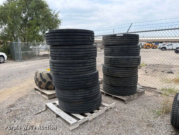 (12) Continental HSR2 275/70R22.5 Tires