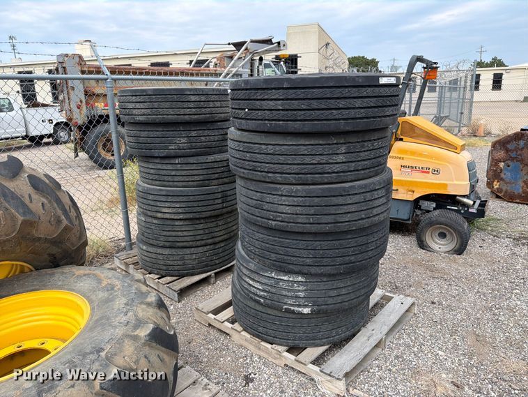 (12) Continental HSR2 275/70R22.5 Tires - photo 3