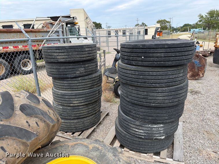 (12) Continental HSR2 275/70R22.5 Tires - photo 4