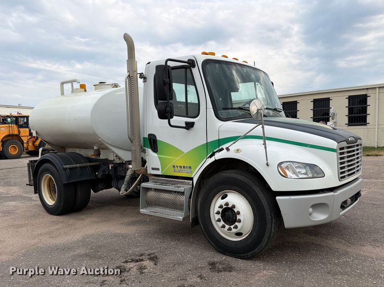 2010 Freightliner M2 Business Class Hybrid Electric Water Truck - photo 3