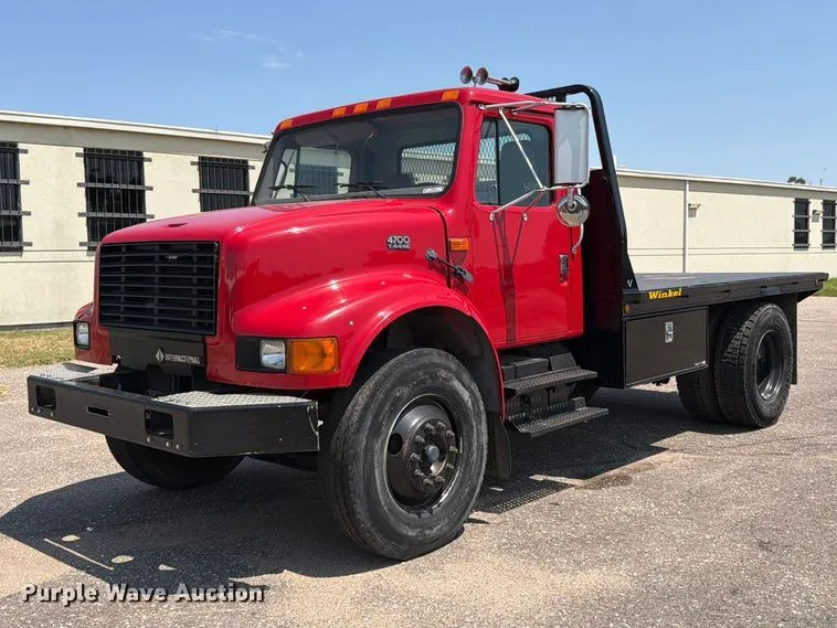2002 International 4700 Flatbed Truck